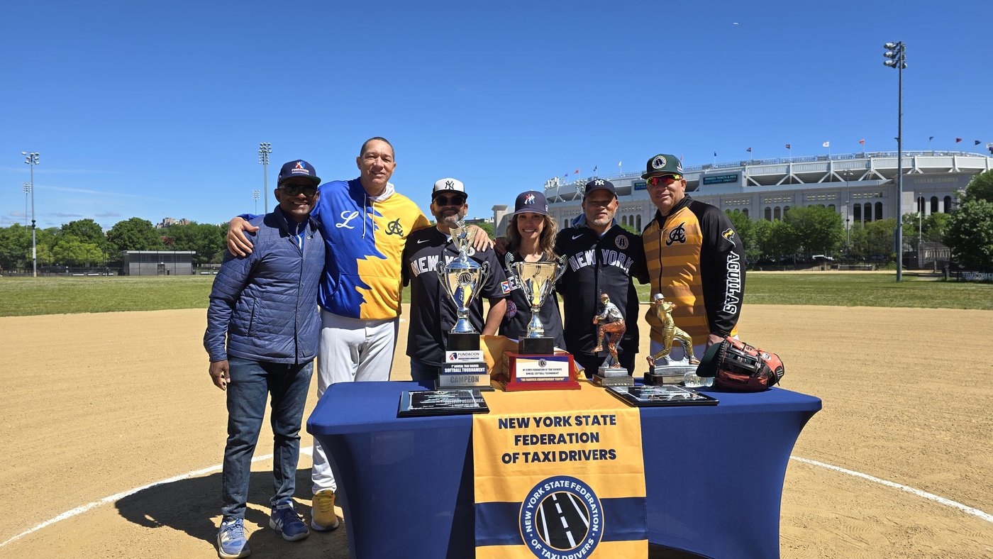 The Aguilas team with tournament organizers